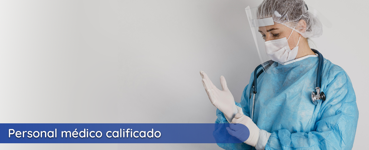 Personal médico calificado. Profesional de la salud con equipo de protección.